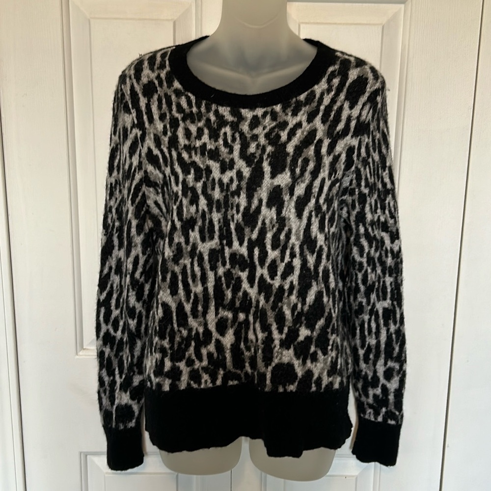 Banana Republic sz Petite Large angora blend Animal Print Sweater w60